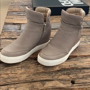 Steve Madden wedgie shoes